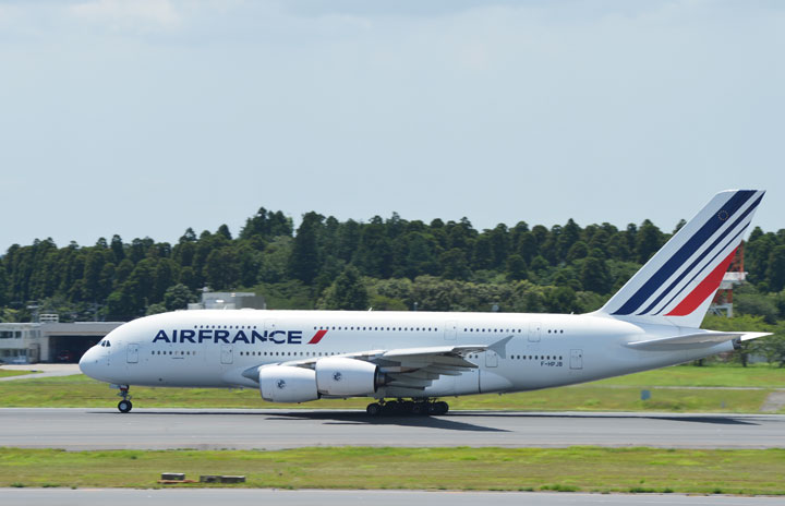 航空機エアーフランスのエアバスA380旅客機