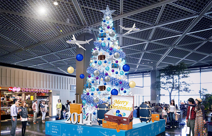 成田空港 6メートルのクリスマスツリー イルミネーションは2人の力で