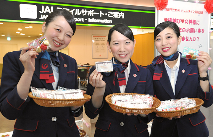 JAL、手荷物タグにメッセージ バレンタイン企画で“サプライズ”