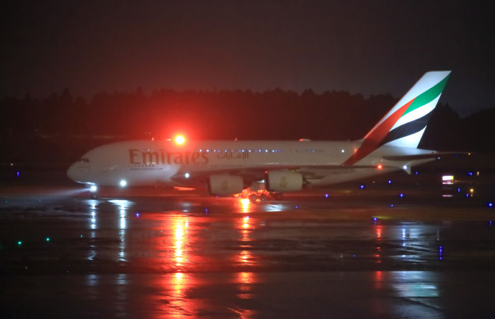 エミレーツ航空 成田へa380復活 3年9カ月ぶり