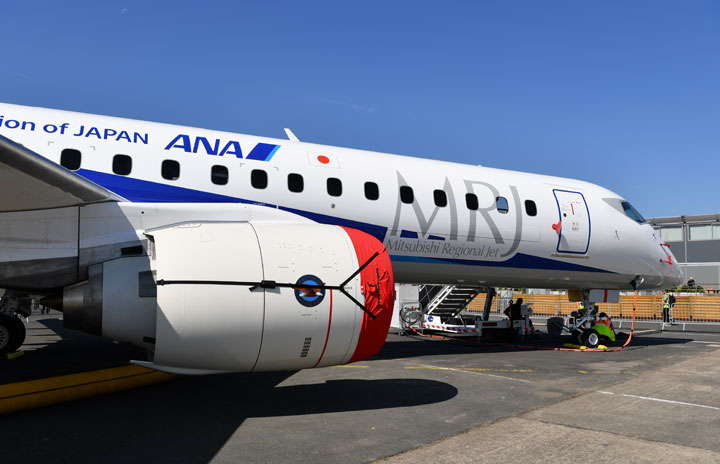 ANA塗装のMRJ、パリ航空ショー初出展 ル・ブルジェ空港で準備進む