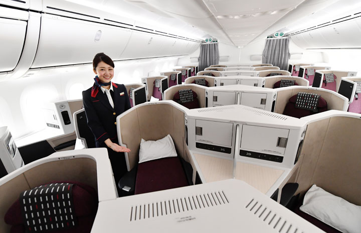 JAL、787-9新仕様機就航 足もと立体交差の新ビジネスクラス