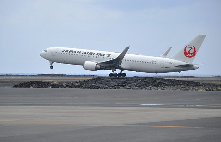 hiko・航空 110-175399 日本航空 JAL 新潟-ホノルル テレカ - プリペイドカード