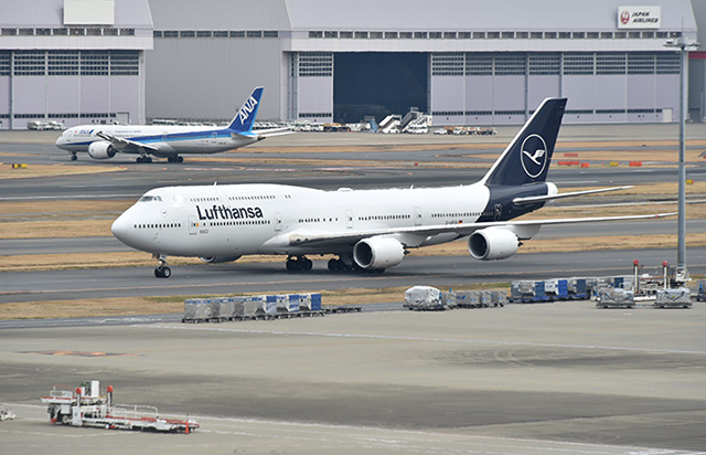 ルフトハンザ新塗装747-8、羽田初飛来