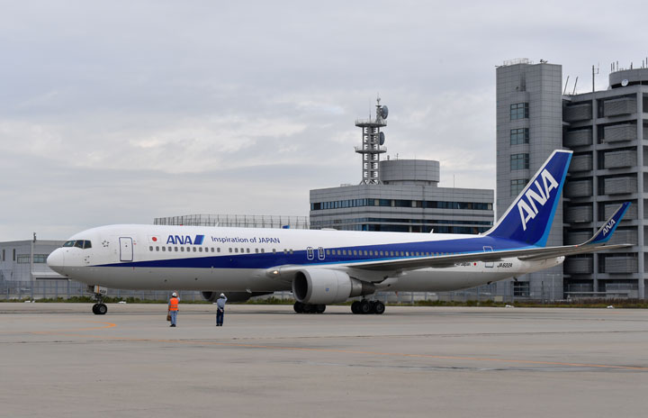 ANA、パンダ3頭を中国へ輸送 767で関空から