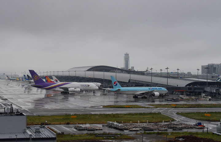 関空 台風24号接近時は滑走路閉鎖 浸水対策や多言語対応強化