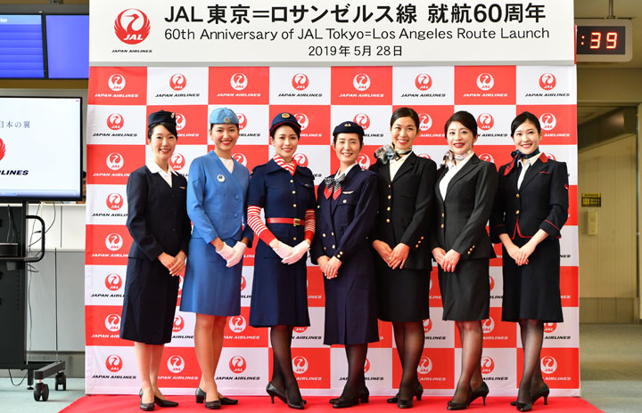 JAL、歴代CA制服で東京－ロサンゼルス60周年祝う 大貫常務「米国線で一番利用多い」