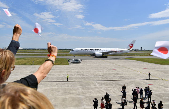 JAL、A350初号機受領し羽田へ 植木会長「6年前の決断正しかった」