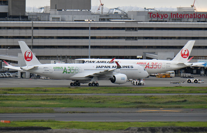 JALのA350、3号機就航 初号機と初の2機運航 羽田－福岡線