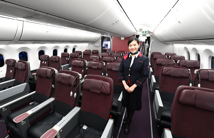 クラスJも個人用モニター・電源完備 写真特集・JAL 787国内線仕様機（2）