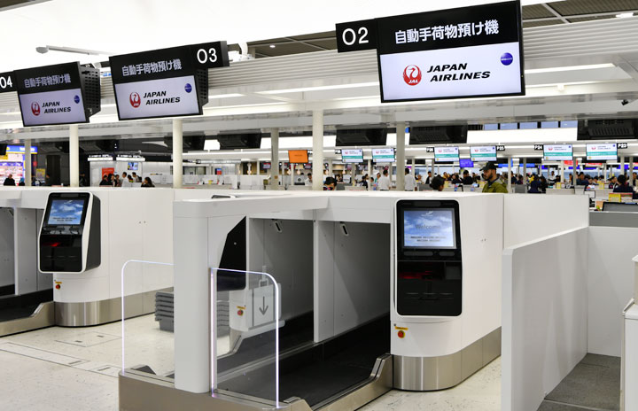 JAL、自動手荷物預け機で待ち時間短縮 成田空港に導入