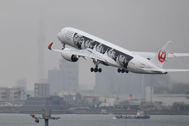 JALの6代目嵐JET就航 初便が札幌へ、A350特別塗装機