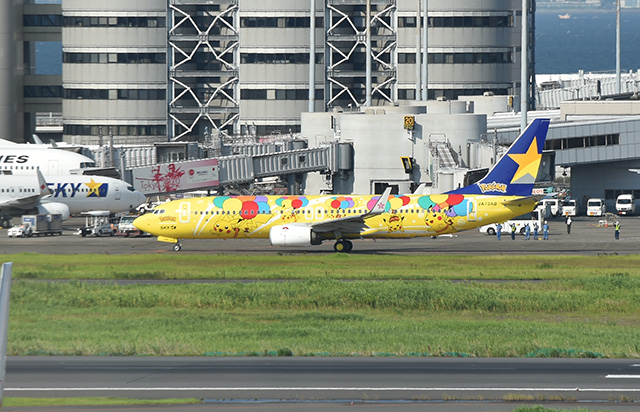 スカイマーク ピカチュウの特別塗装機 沖縄路線に5年間