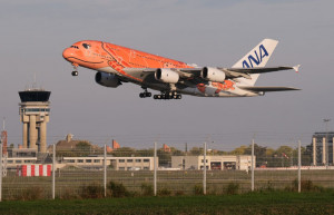 トゥールーズを離陸するANAのA380 3号機＝21年10月15日 PHOTO: Yuriko NAKAO/Aviation Wire