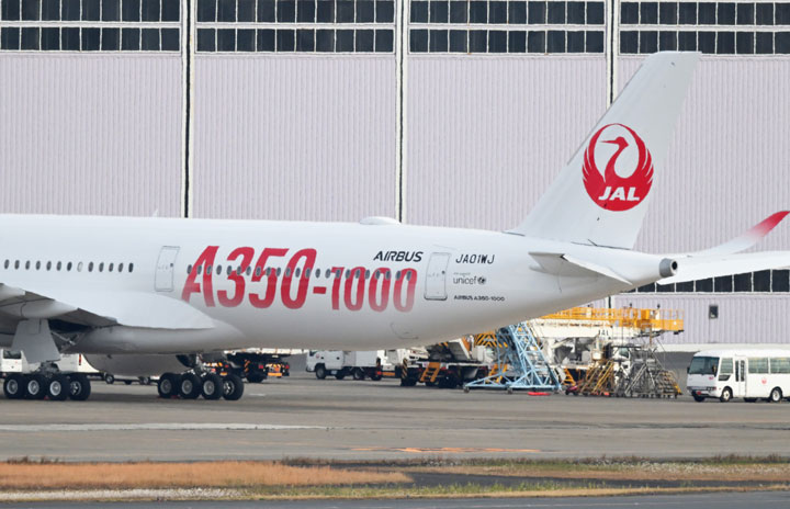 JAL、A350-1000後部に赤いロゴ描く 個室ファースト・ビジネスで1/24就航