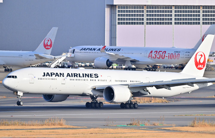 国際線777-300ER、札幌・伊丹・那覇も投入 特集・JALはA350全損をどう 