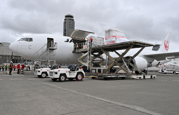 JAL、貨物機13年ぶり復活 767-300BCFで投資抑制、DHLと長期契約