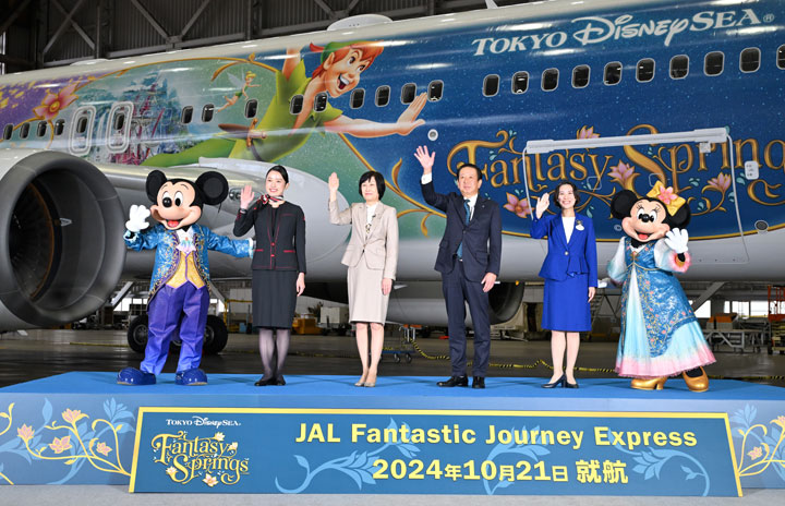 JALとディズニー、767特別塗装機お披露目 アナ雪やピーター・パン、ラプンツェル描く